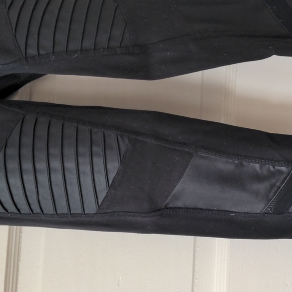 Alo Yoga High Waist Moto Leggings size small missing tag - Picture 3 of 6